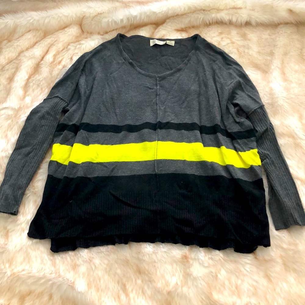 Long sleeve Vneck sweater